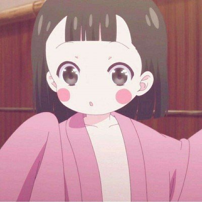 女表演者艺术展上半裸倒挂当钟锤